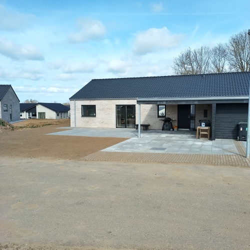 Flisebelægning af indkørsel