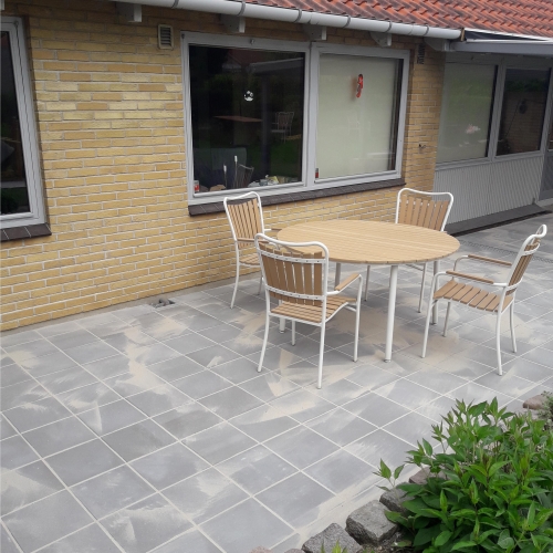 Ny terrasse med fliser